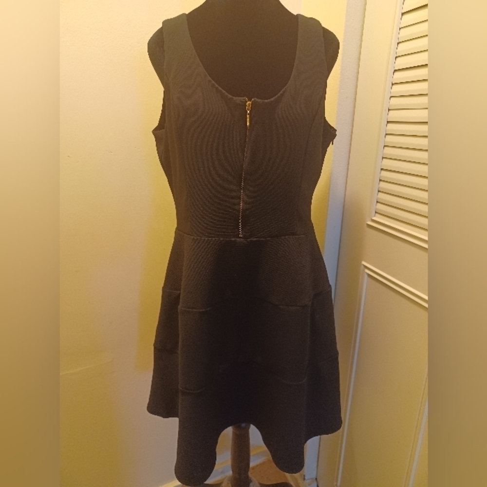 Dr Collection Sleeveless A-line Mini - Picture 2 of 5